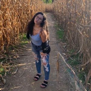 Meet your Posher, Alyssa